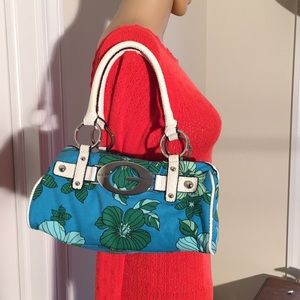 Beautiful GUESS bag Perfect for that tropical trip